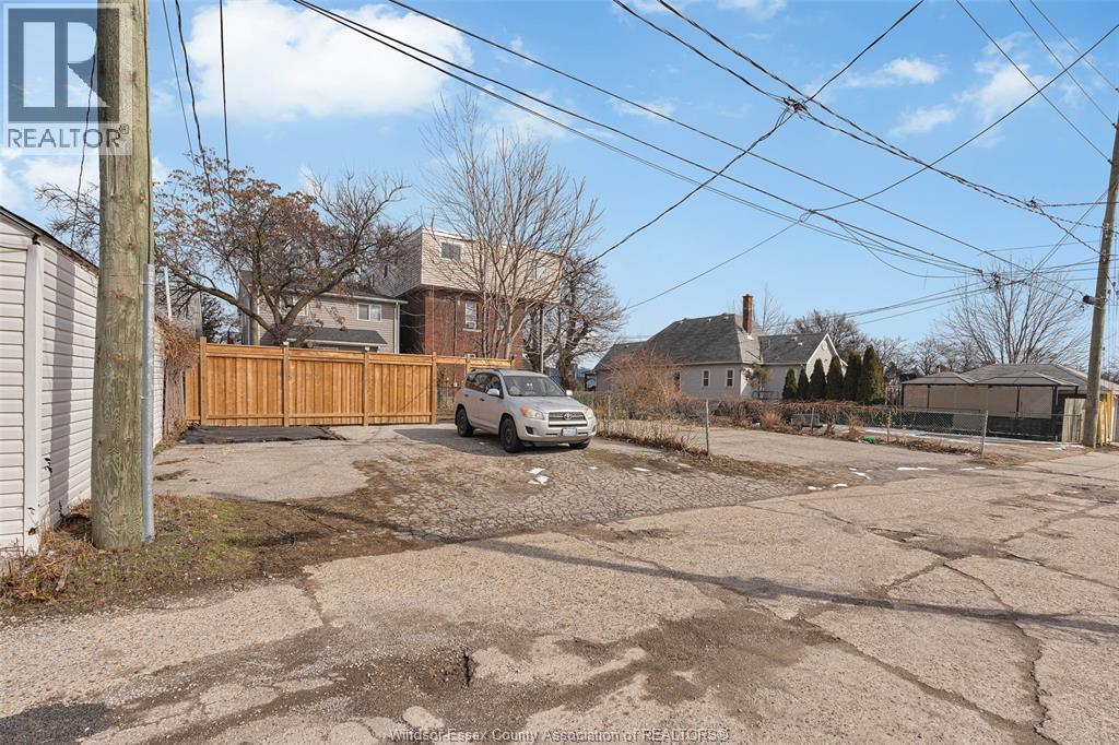 747 Windsor — photo 30
