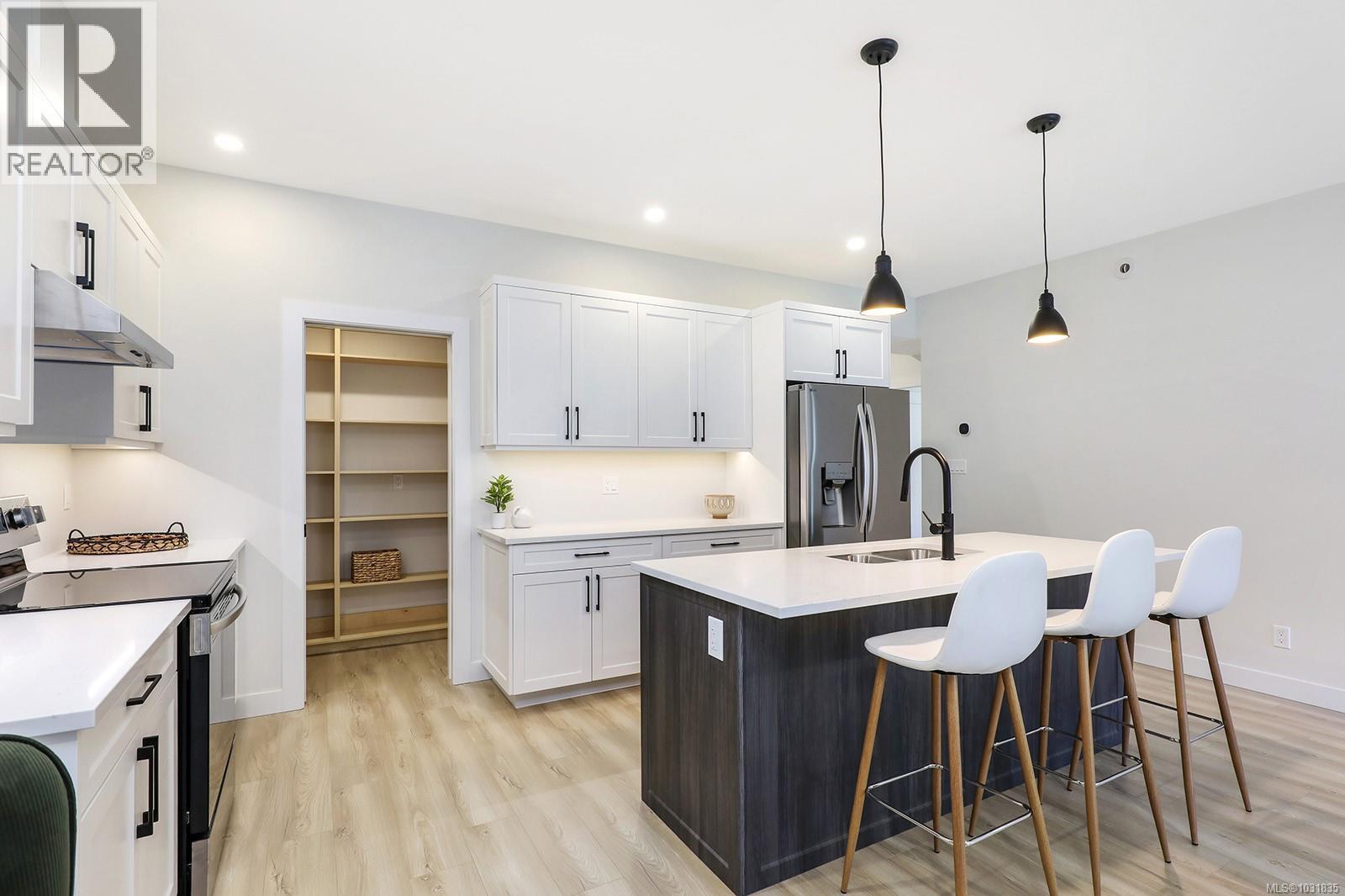 #16 1505 CROATION RD - Image 3