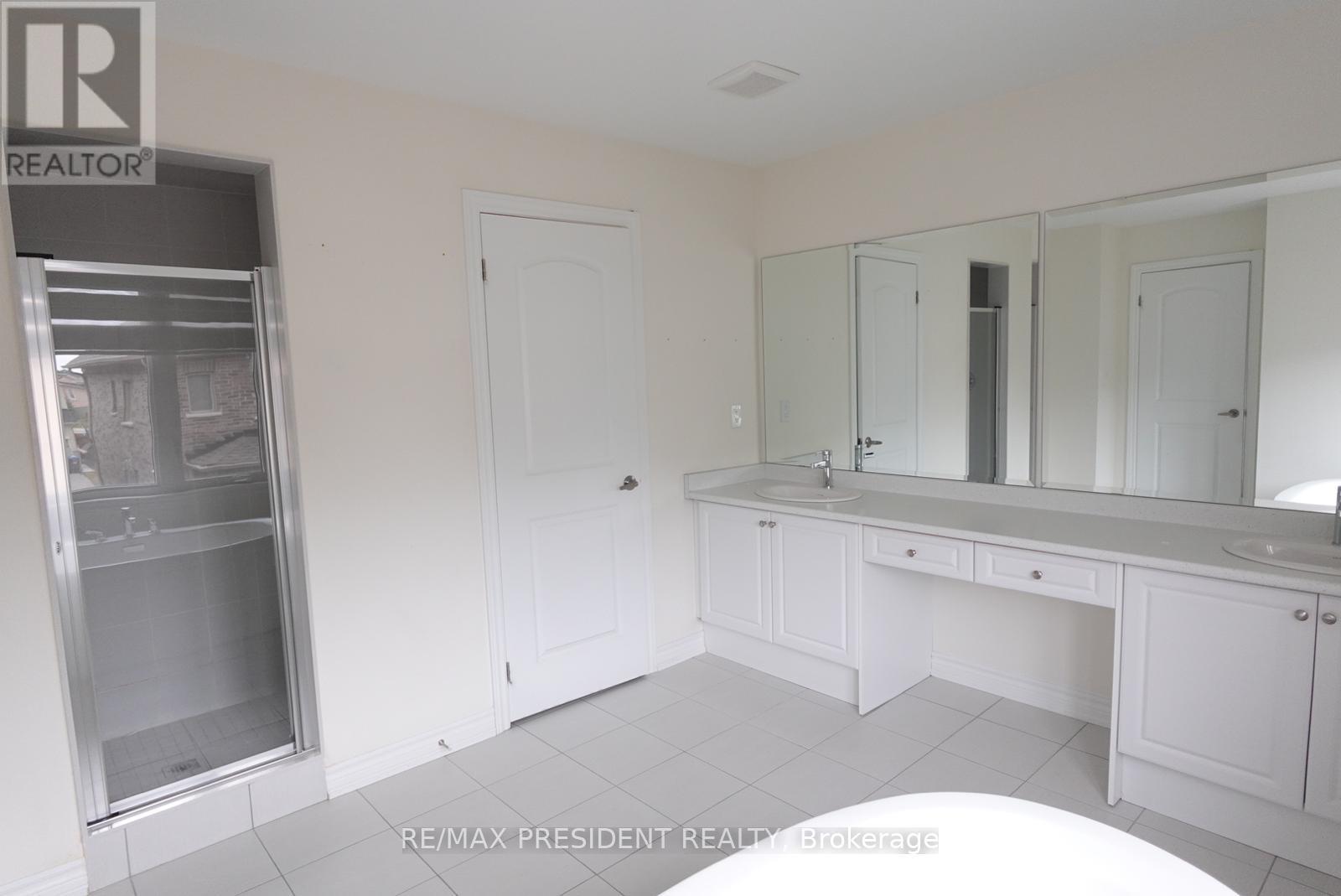 6 JENWOOD CRESCENT - 26