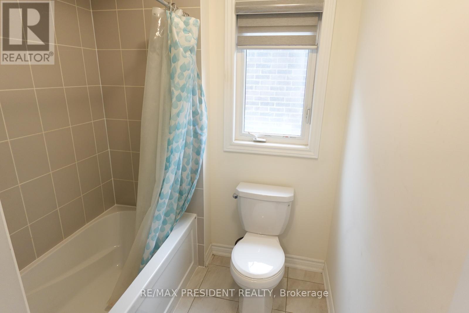 6 JENWOOD CRESCENT - 31