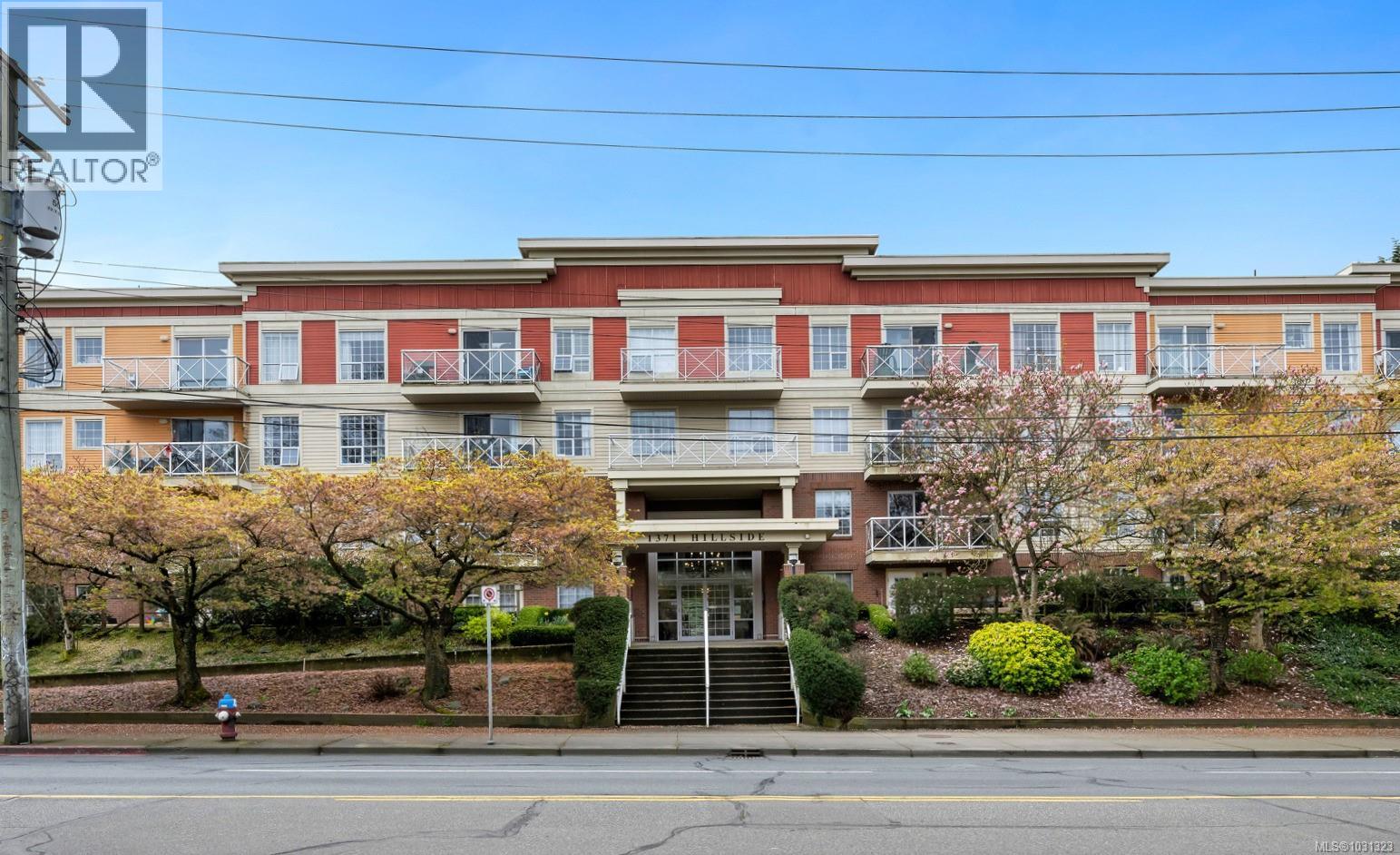 108 1371 Hillside Avenue, Victoria