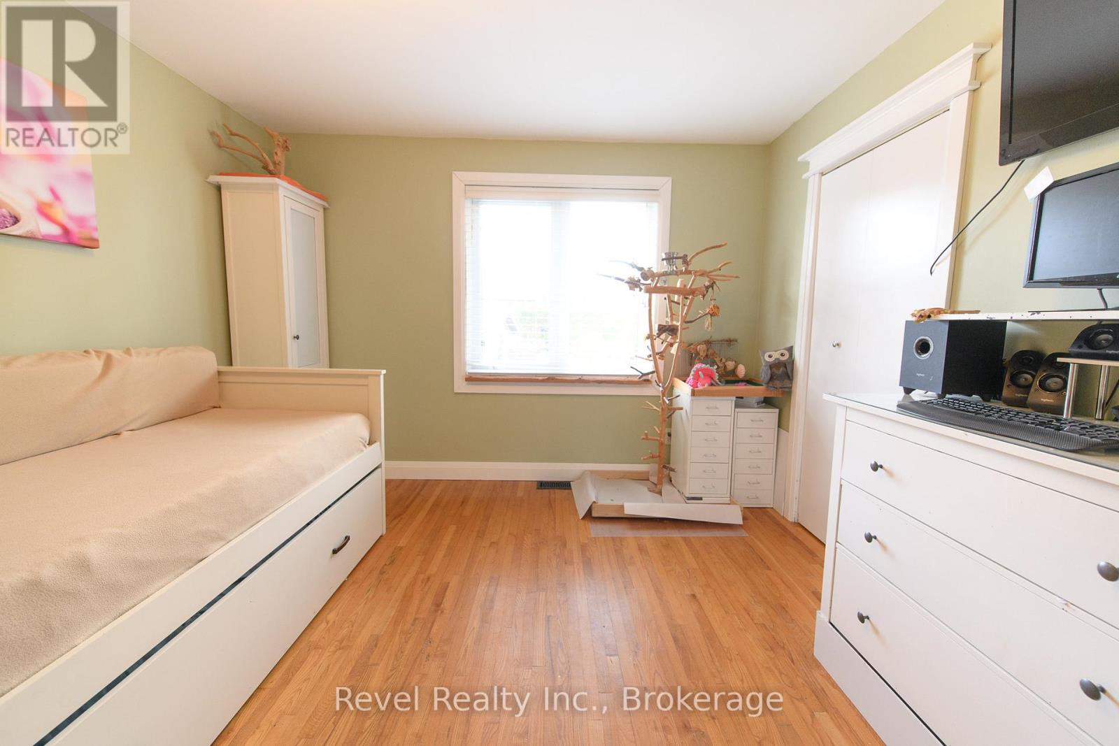 4 TESKEY COURT - 10