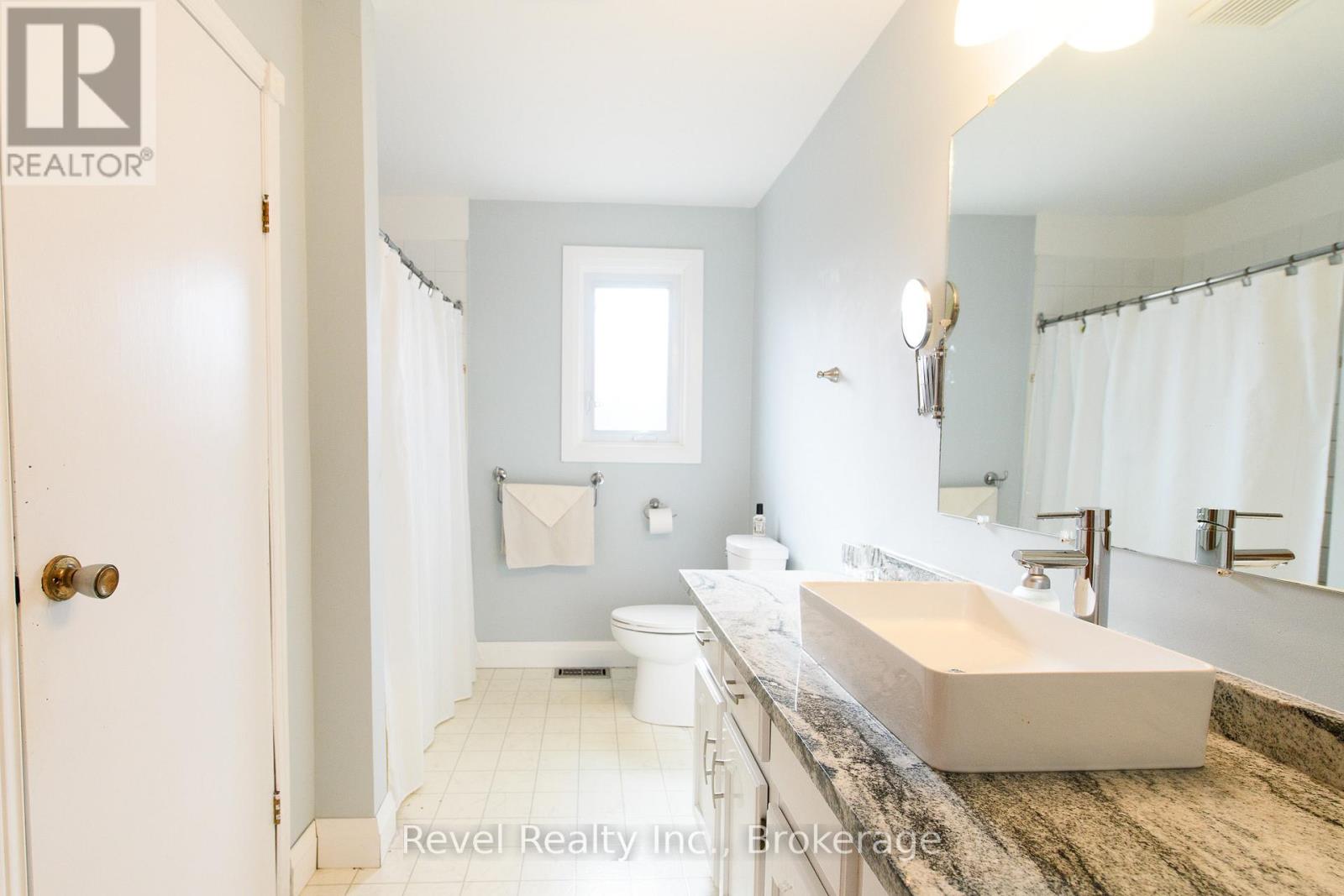 4 TESKEY COURT - 8
