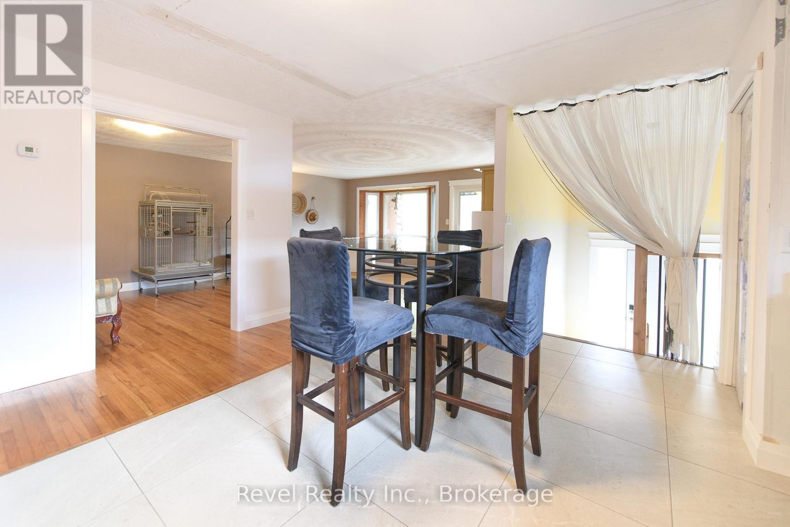 4 TESKEY COURT - 2