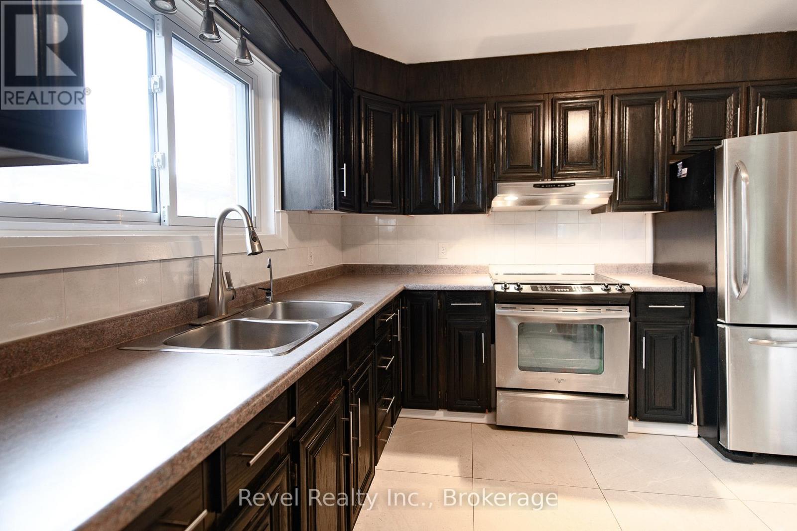 4 TESKEY COURT - 4