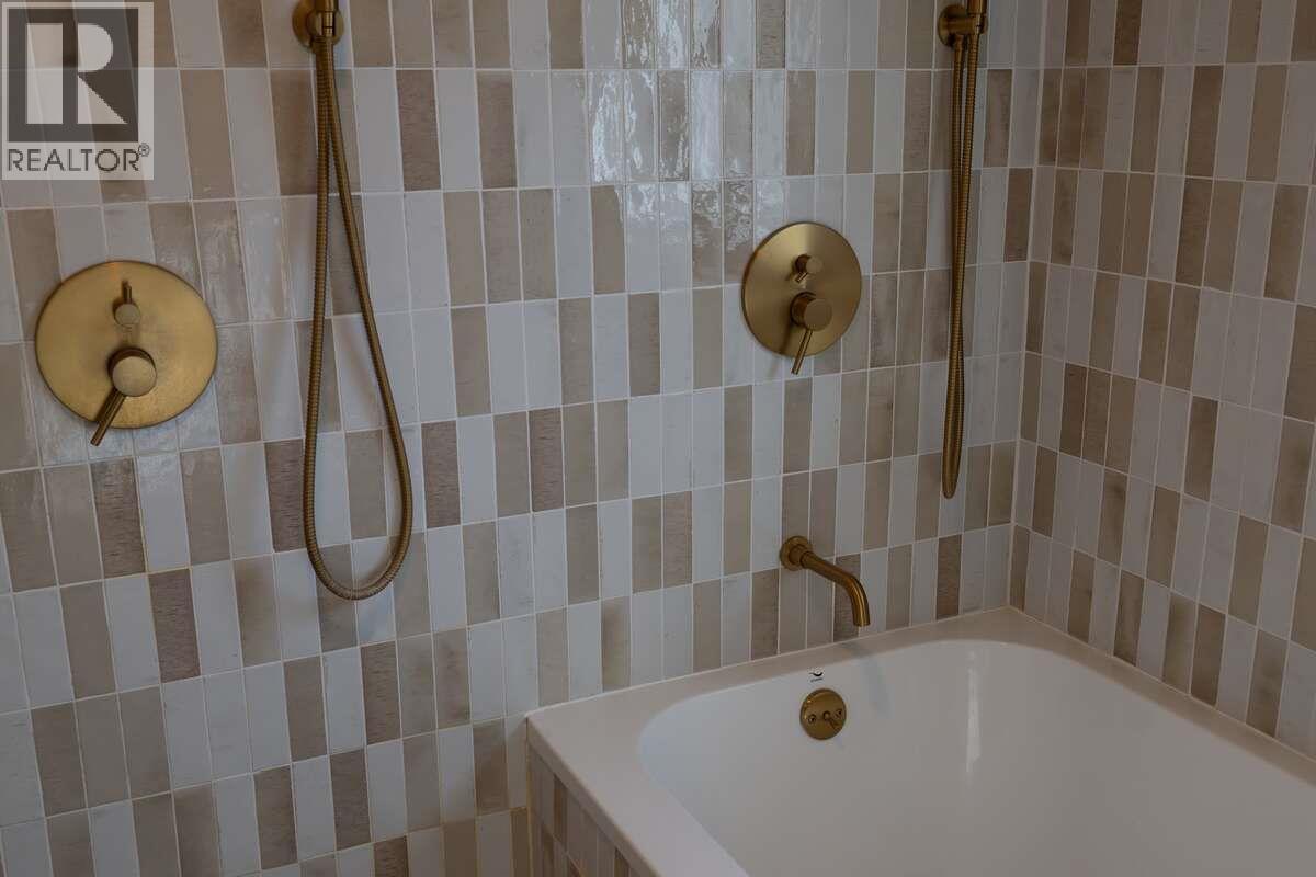 7551 7TH STREET - 18