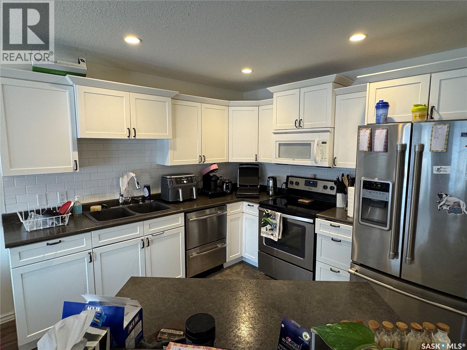 2 356 Studer STREET — photo 4