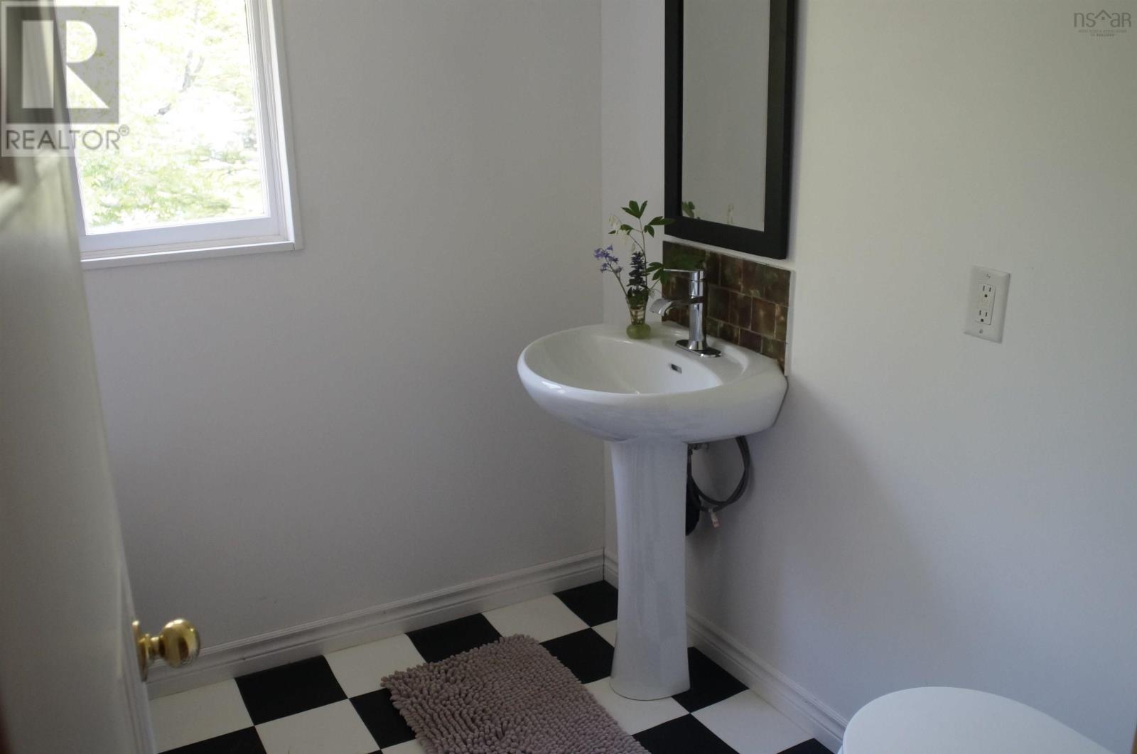 4031 Loch Lomond Road - 11