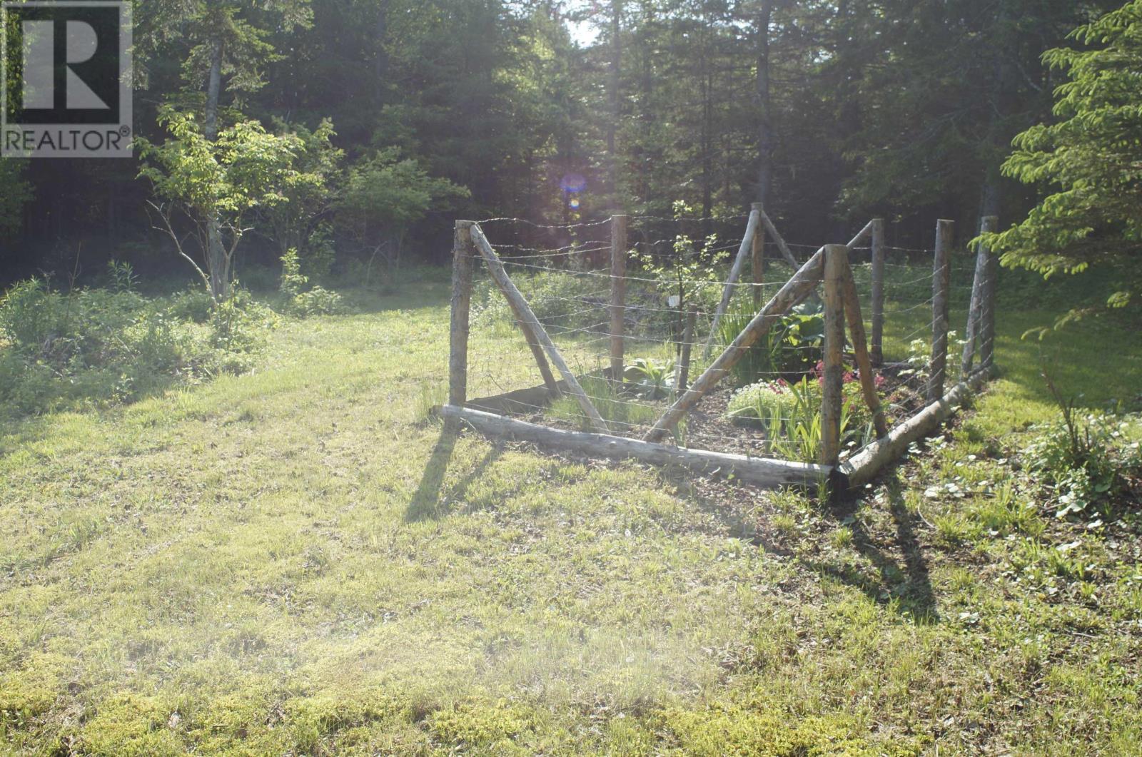 4031 Loch Lomond Road - 26