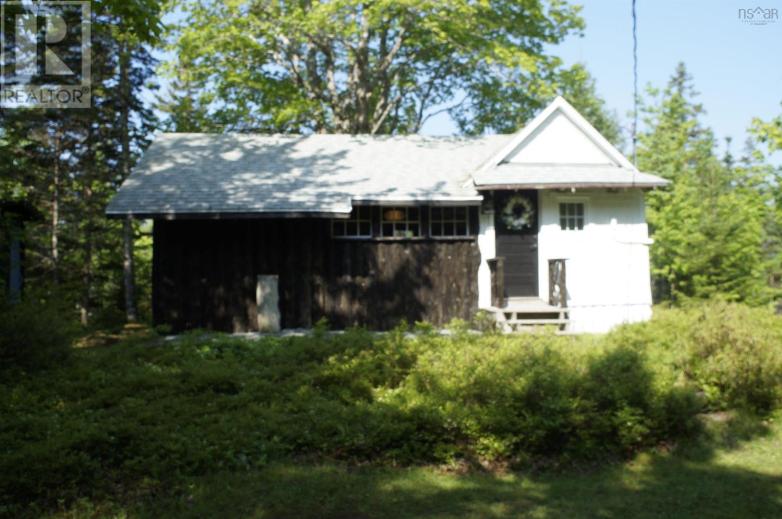 4031 Loch Lomond Road - 43