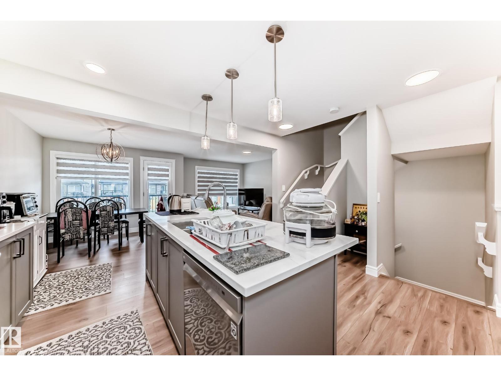 7822 KORULUK LINK LI SW, Edmonton