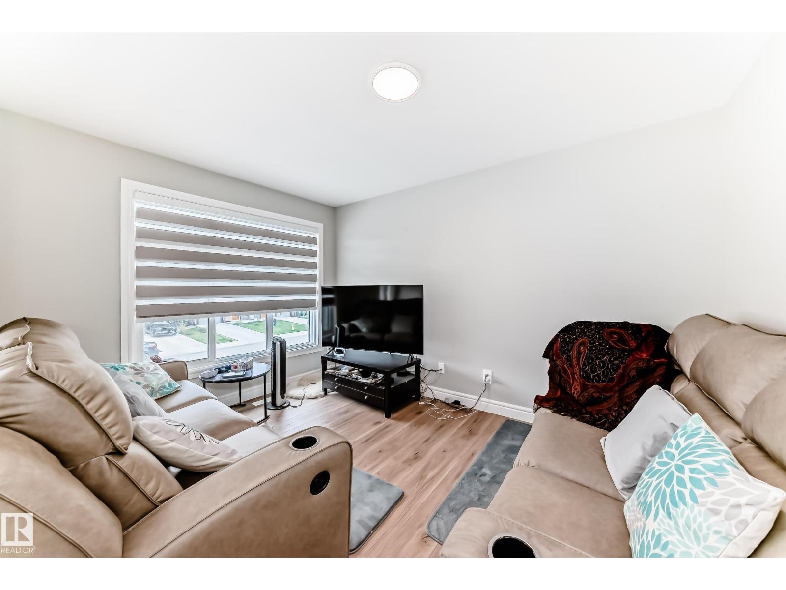 7822 KORULUK LINK LI SW, Edmonton