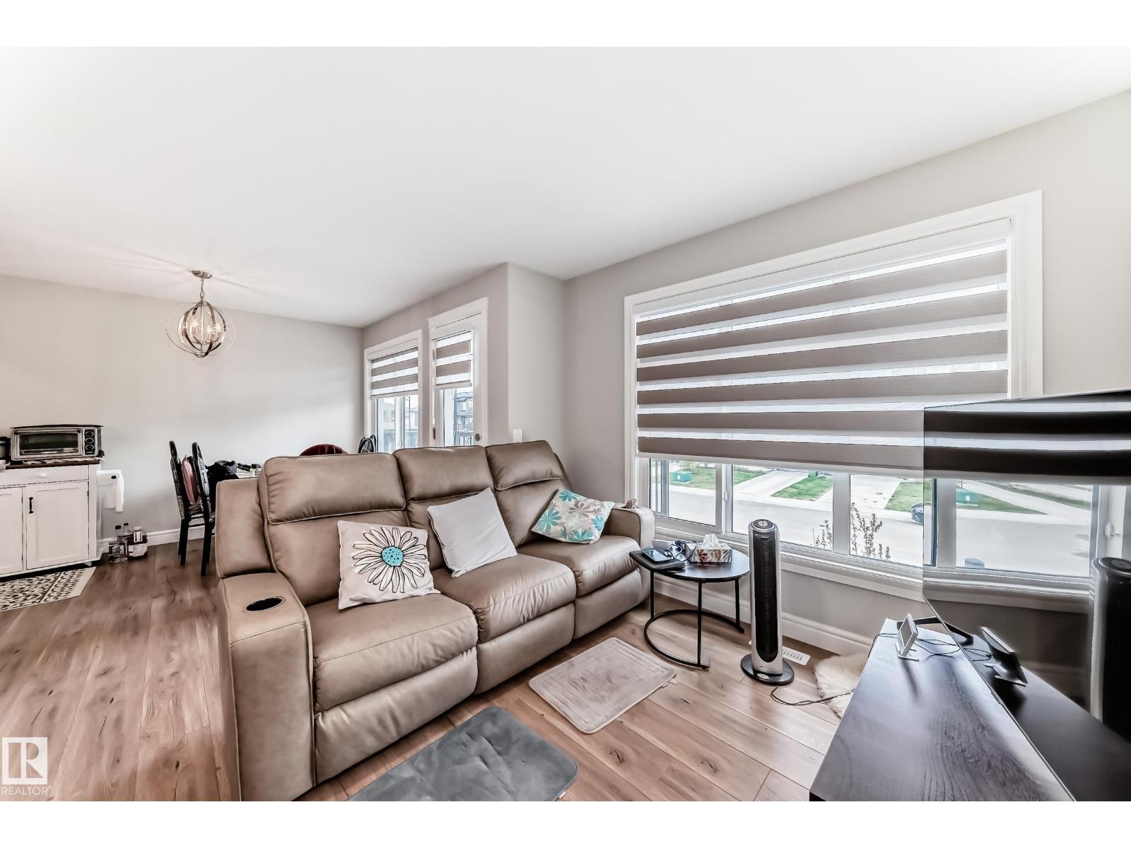 7822 KORULUK LINK LI SW, Edmonton