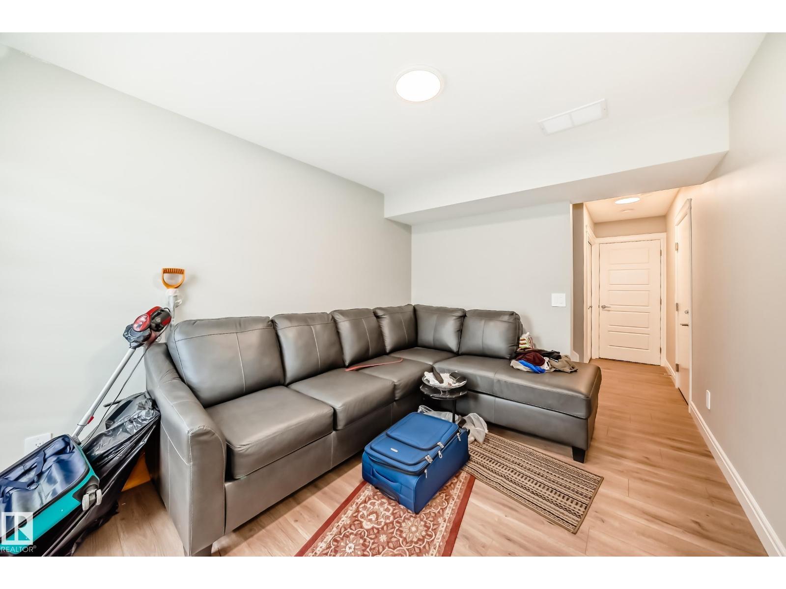 7822 KORULUK LINK LI SW, Edmonton