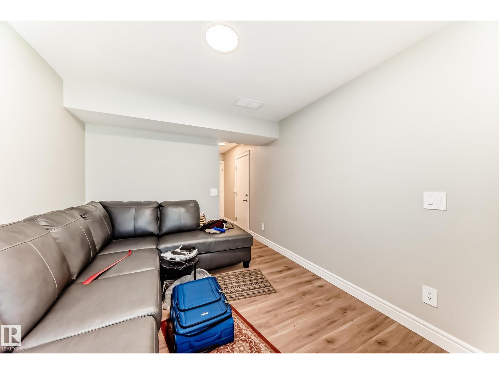 7822 KORULUK LINK LI SW, Edmonton