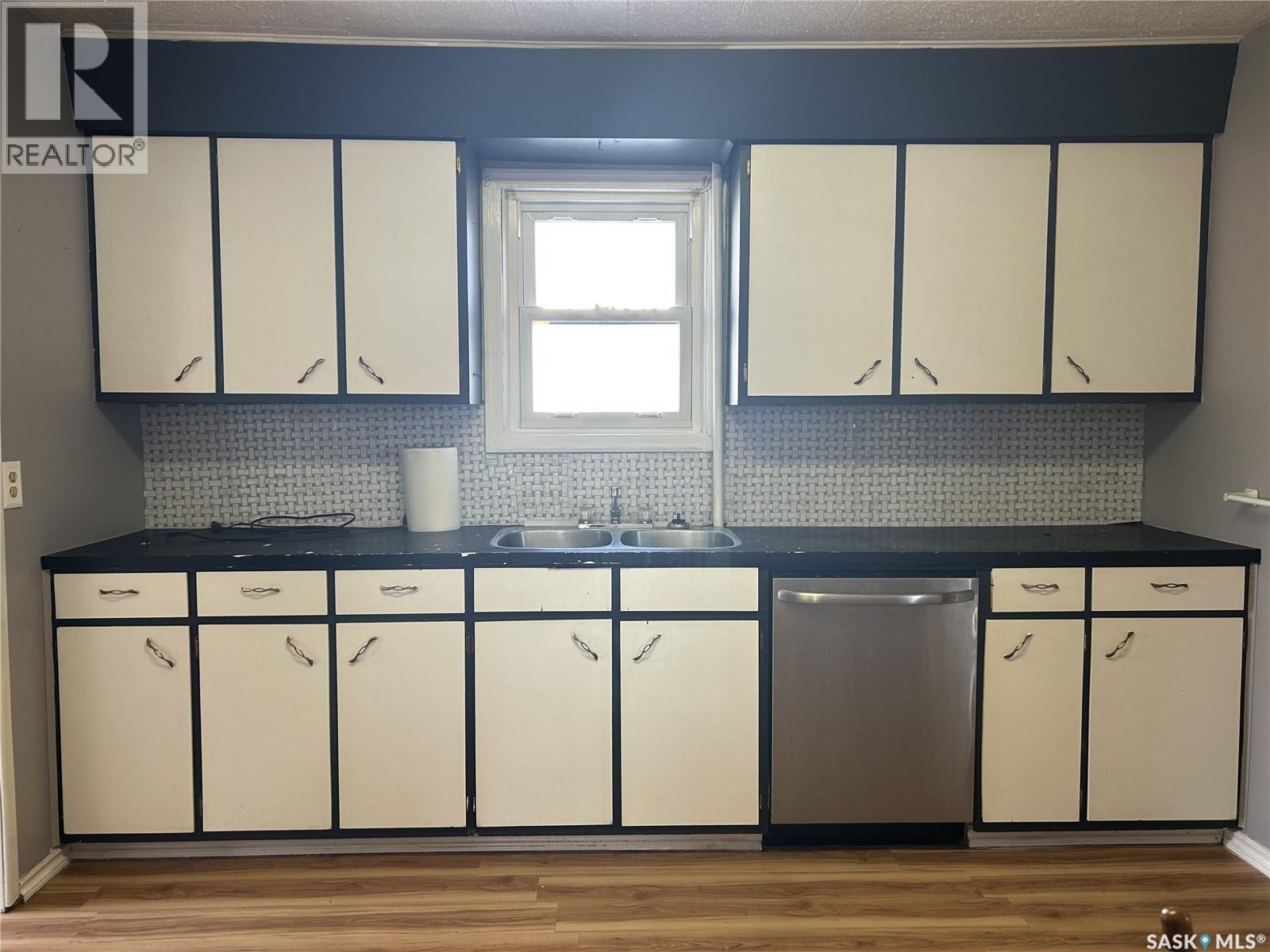 512 RAILWAY AVENUE - 3