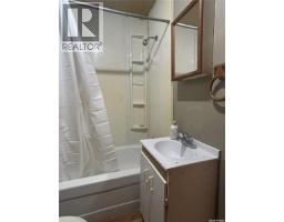 512 Railway Avenue, Lampman, SK S0C1N0 Photo 12