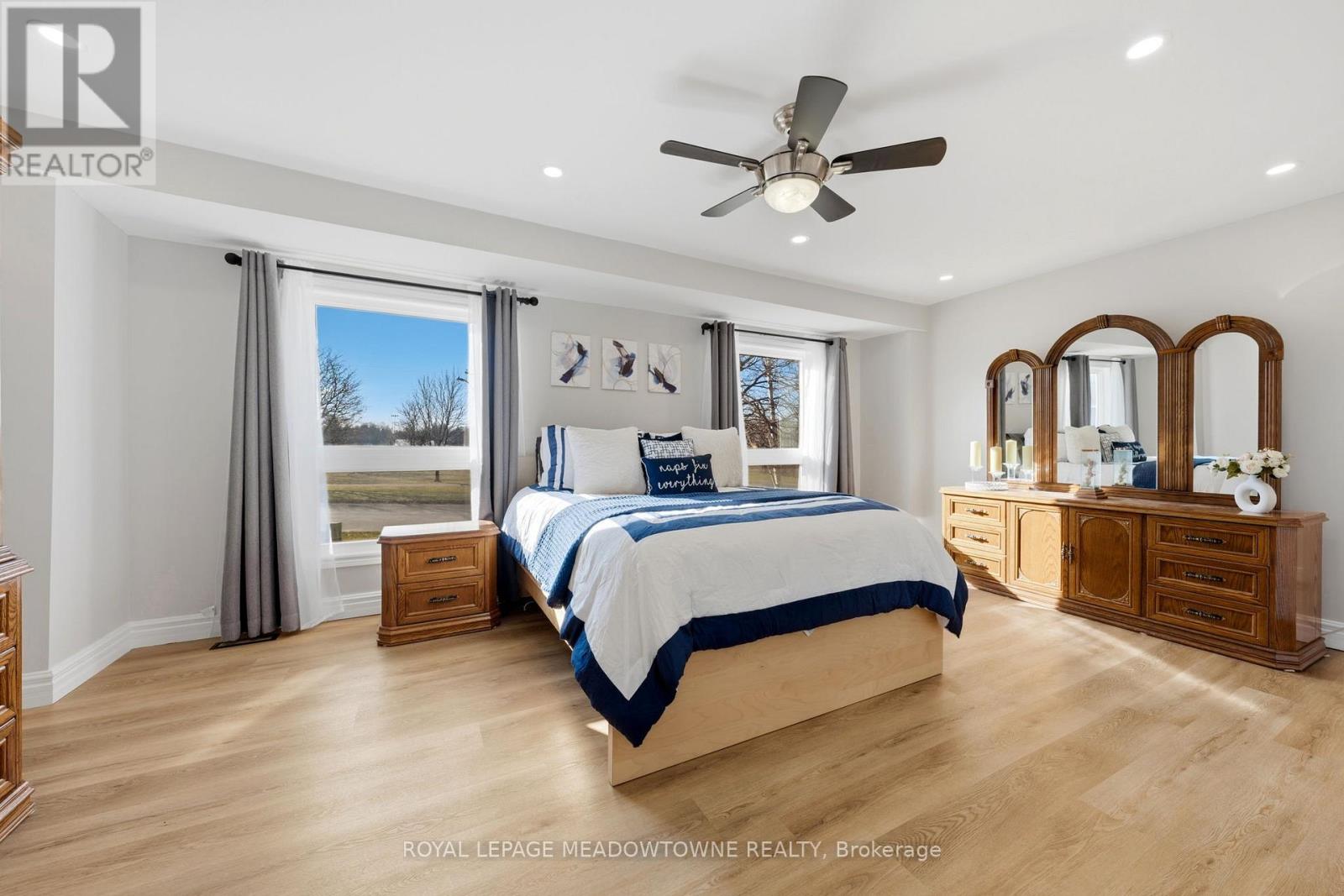 73 ELIZABETH DRIVE - 17