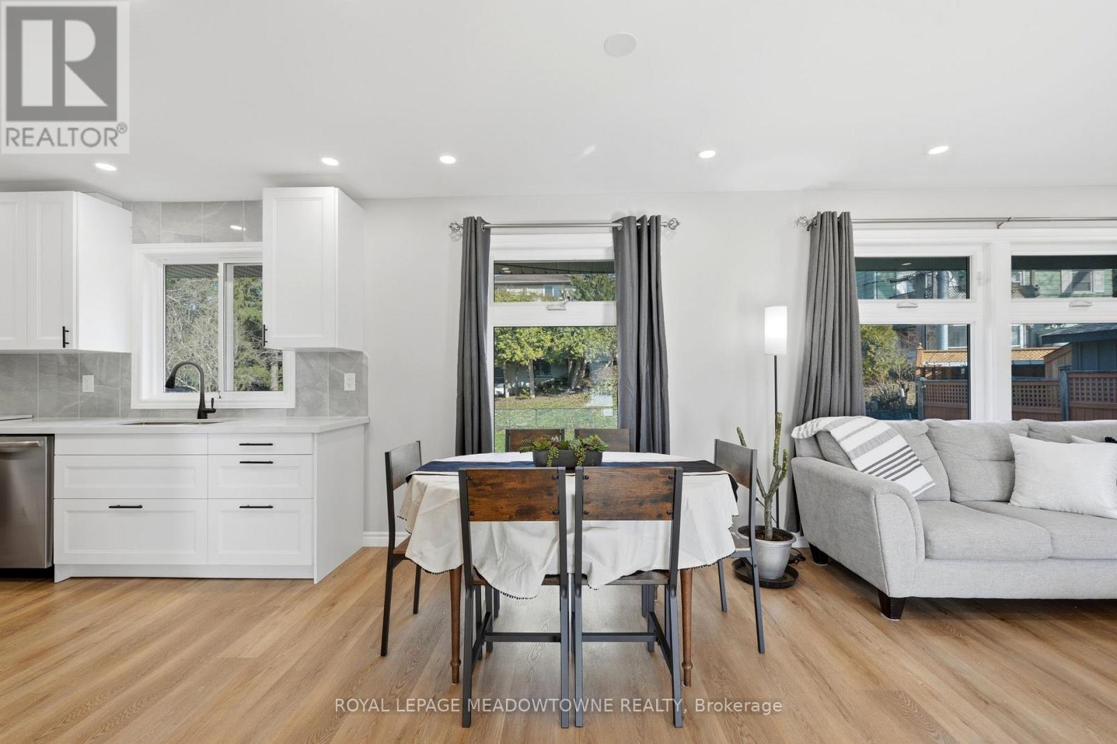73 ELIZABETH DRIVE - 11