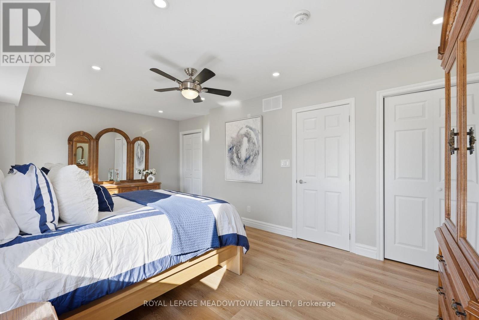73 ELIZABETH DRIVE - 18