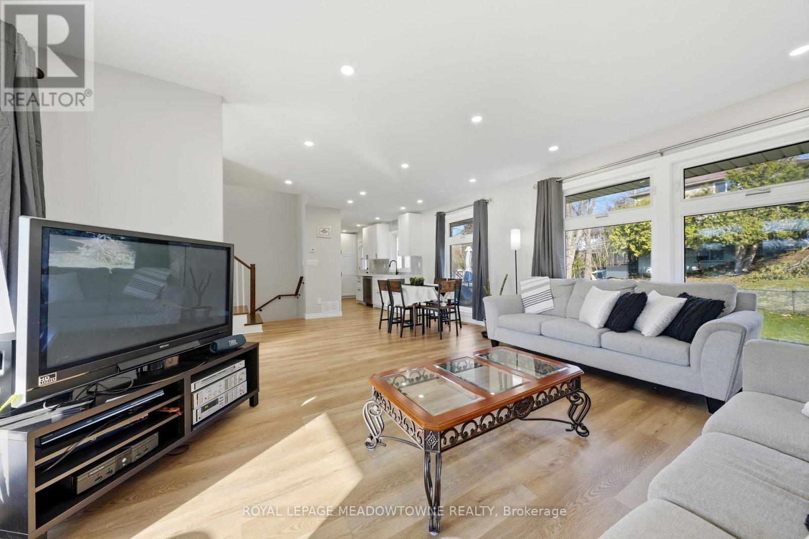 73 ELIZABETH DRIVE - 9