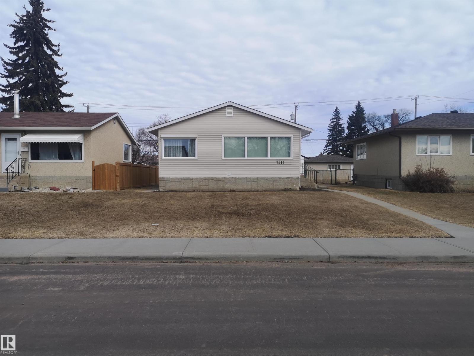7311 76 ST NW NW, Edmonton