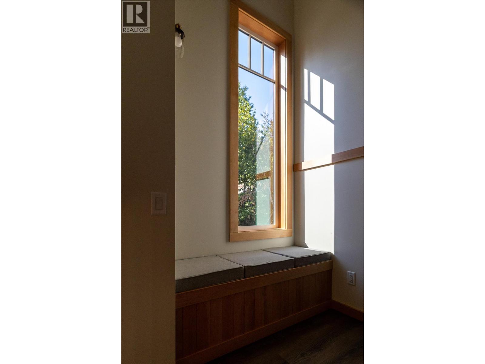 145 LAKEVIEW DRIVE - 41