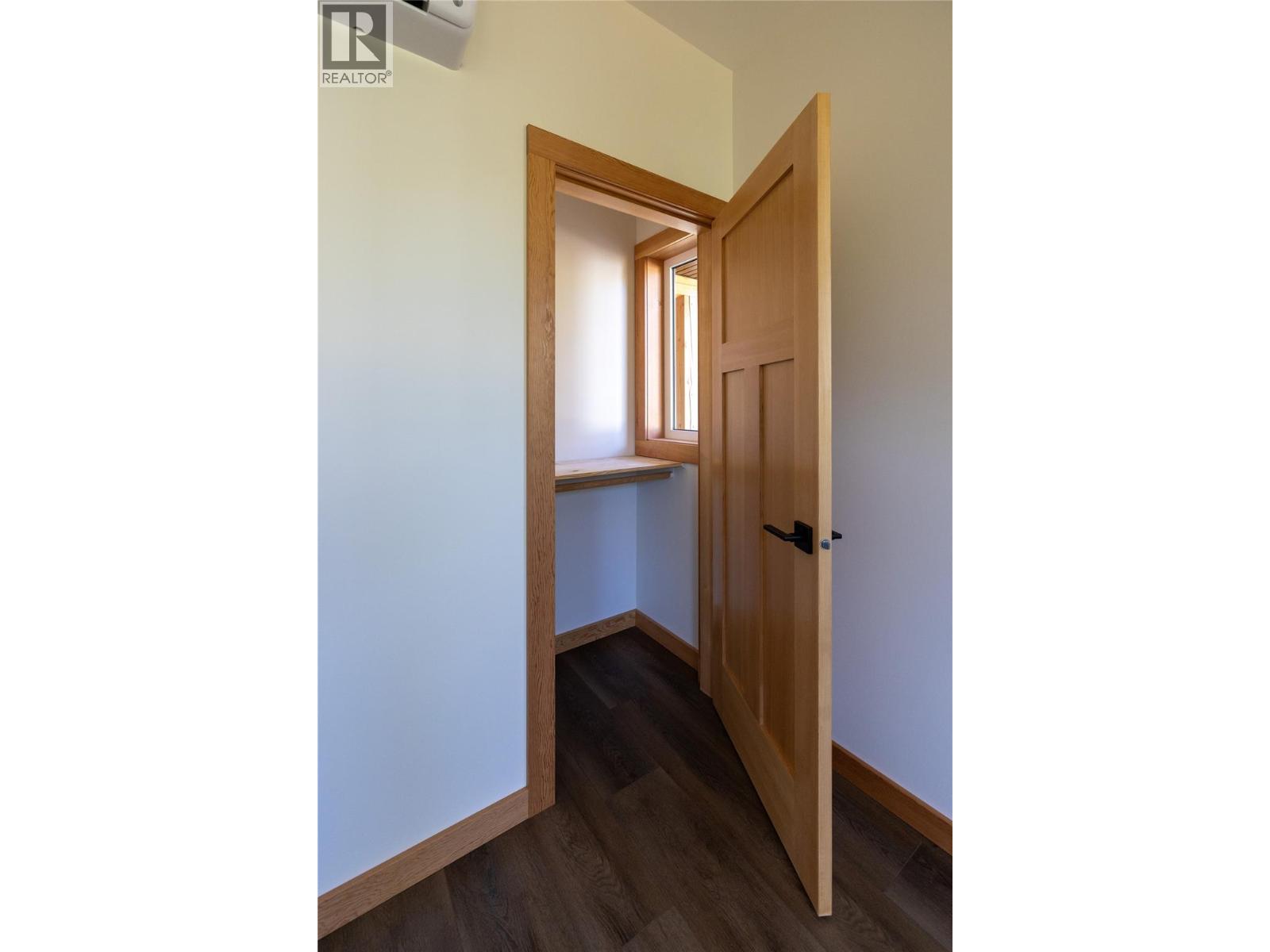 145 LAKEVIEW DRIVE - 11