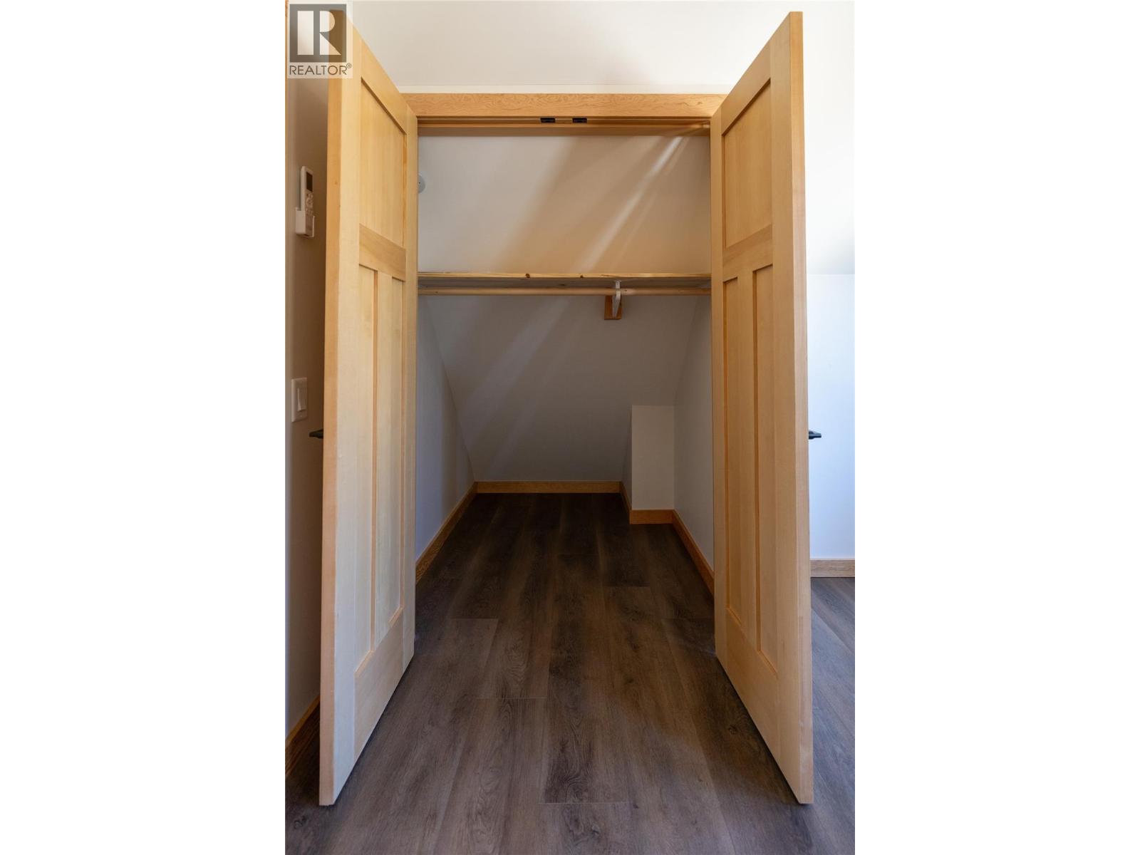 145 LAKEVIEW DRIVE - 48