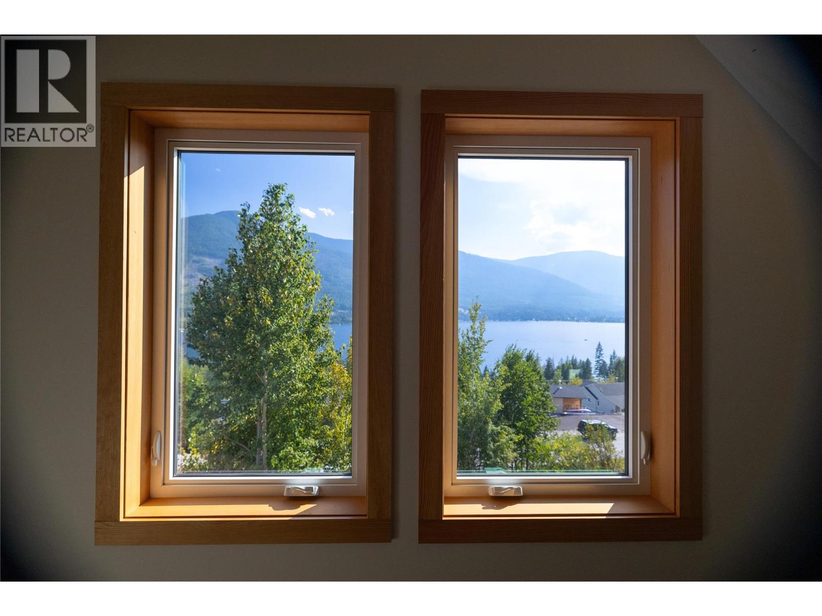 145 Lakeview Drive - 55