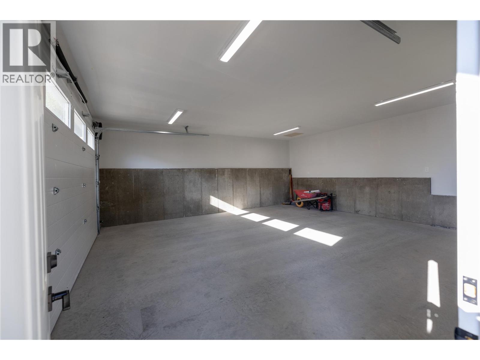 145 Lakeview Drive - 87
