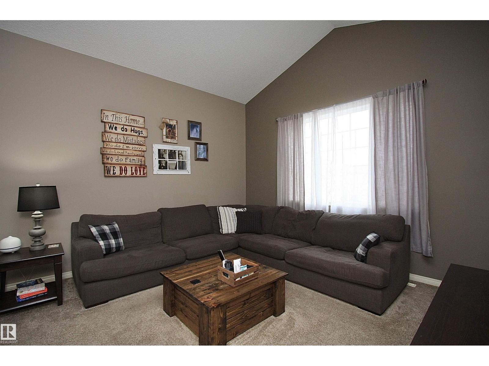 7 ASHGROVE, Spruce Grove