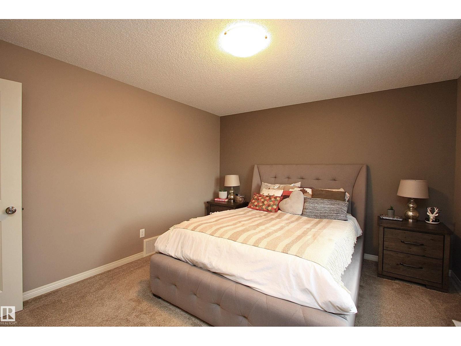 7 ASHGROVE, Spruce Grove