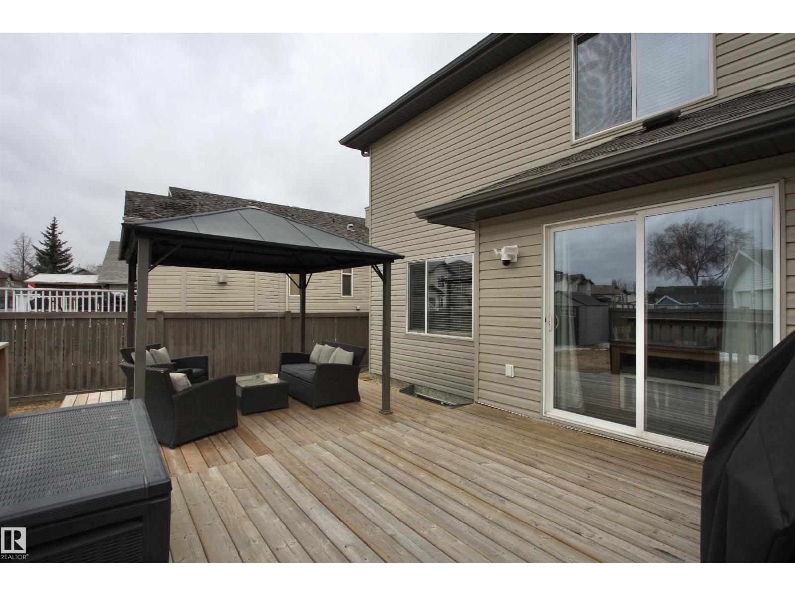 7 ASHGROVE, Spruce Grove