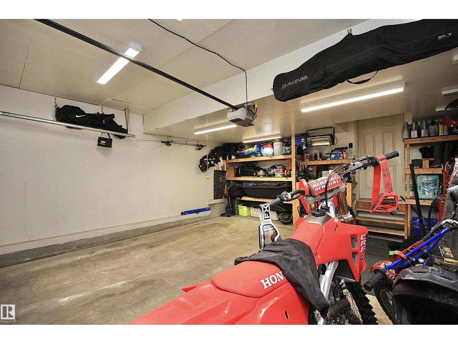 7 ASHGROVE, Spruce Grove