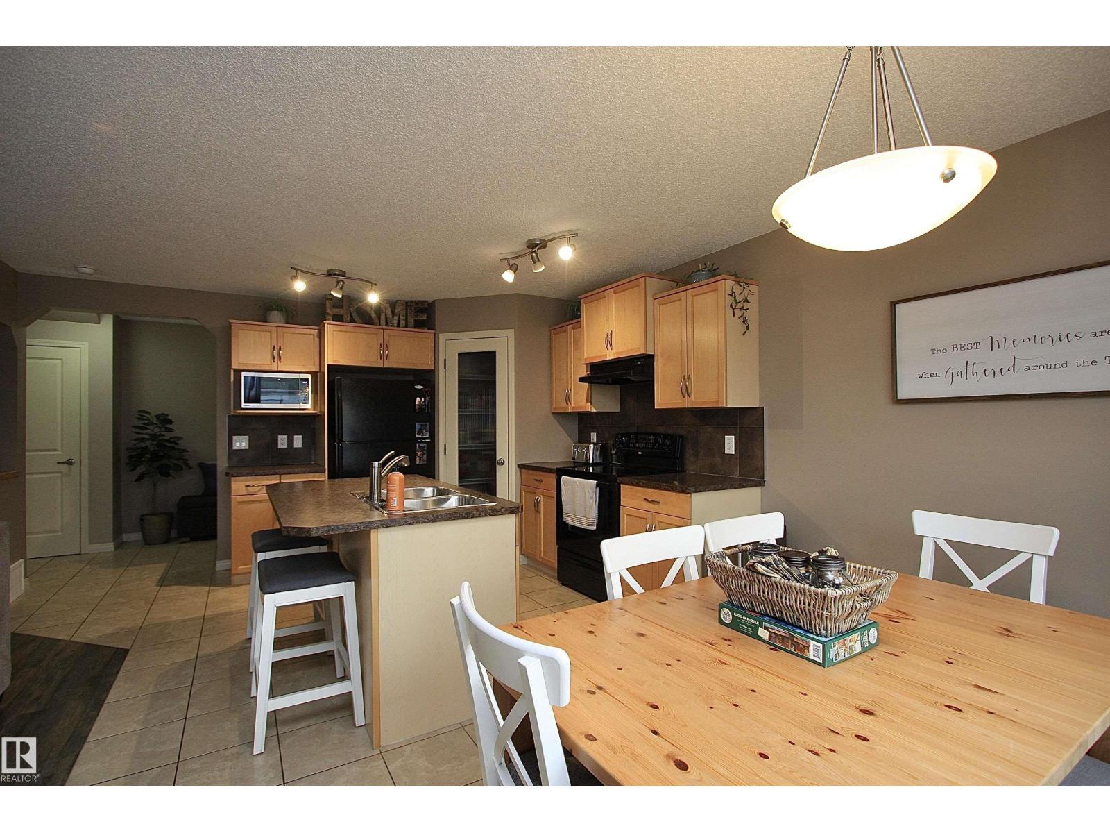 7 ASHGROVE, Spruce Grove