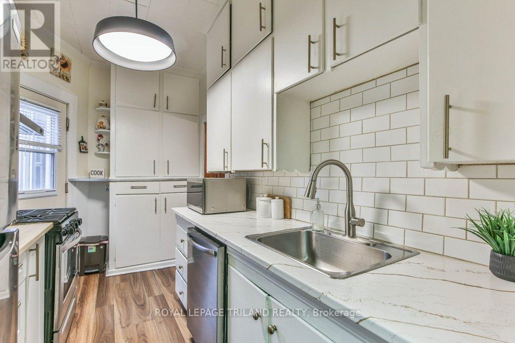 941 QUEENS AVENUE Property Photo