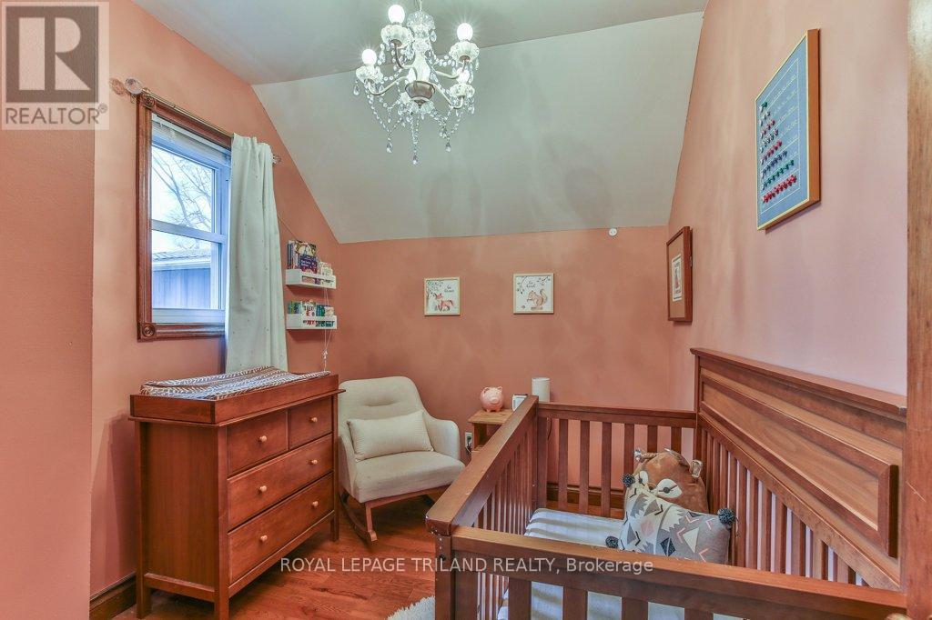 941 QUEENS AVENUE Property Photo