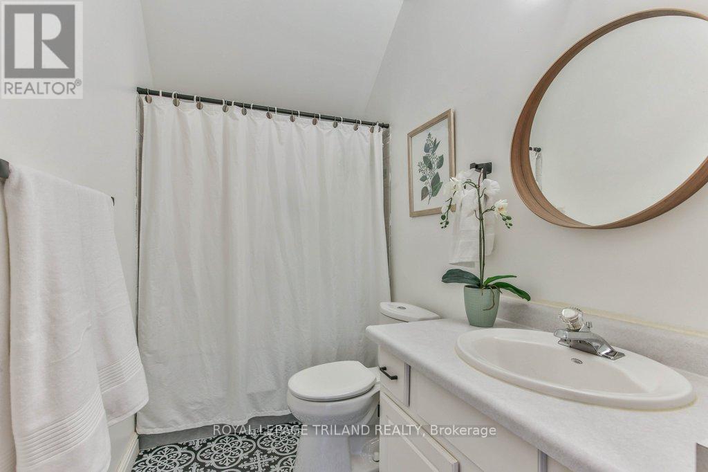 941 QUEENS AVENUE Property Photo