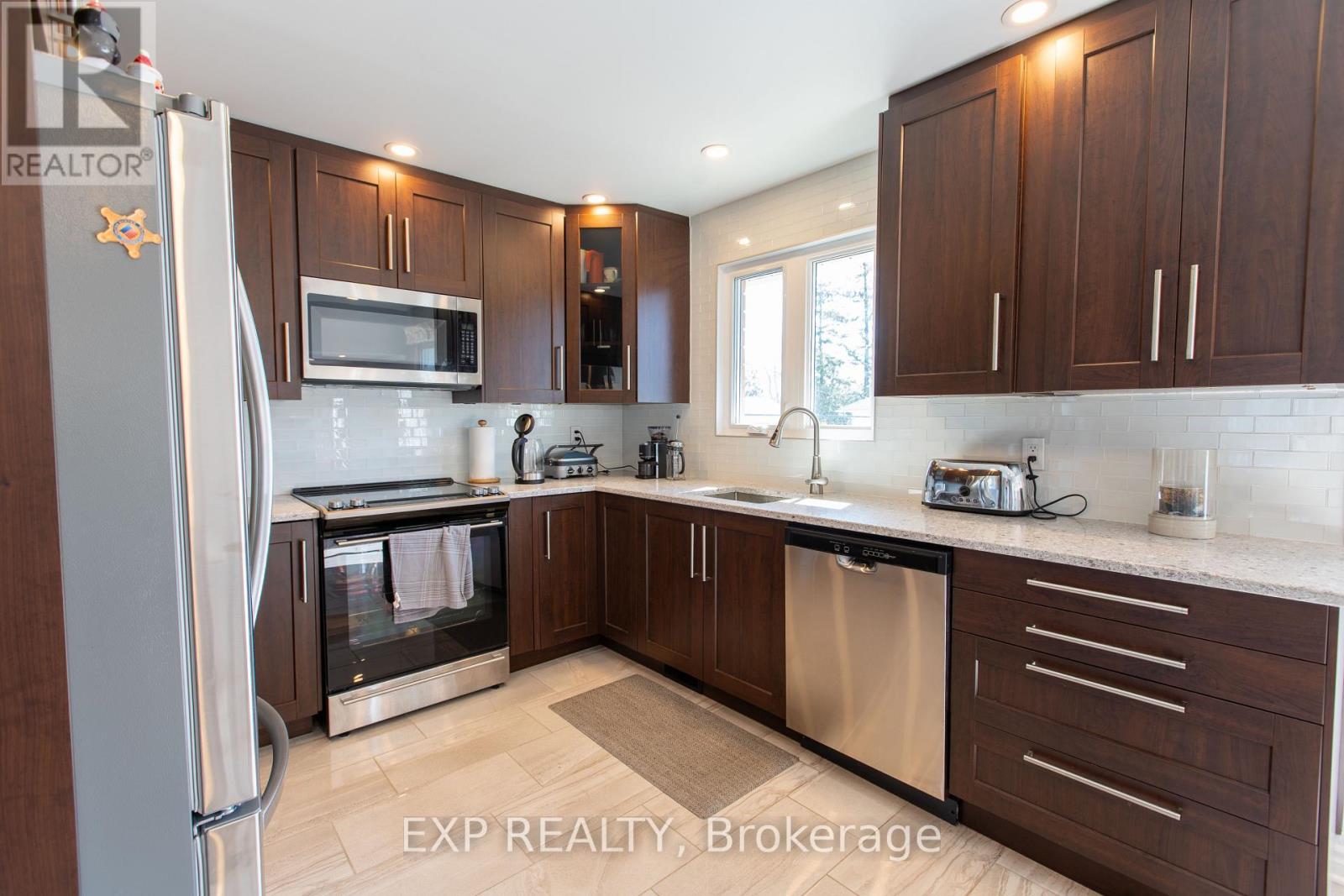 1534 ROSEBELLA AVENUE - 20