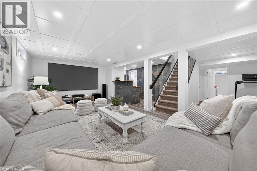 38 GLEN ABBEY Court - 34