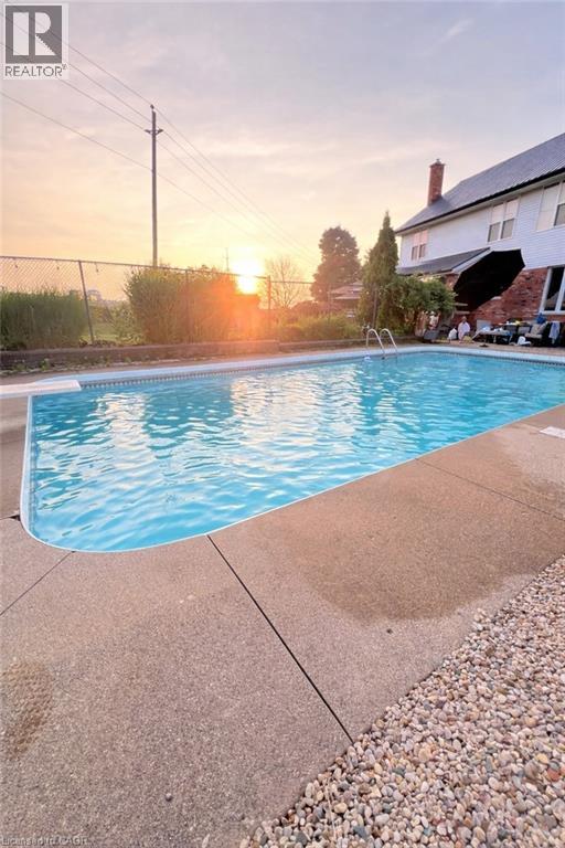 38 GLEN ABBEY Court - 44
