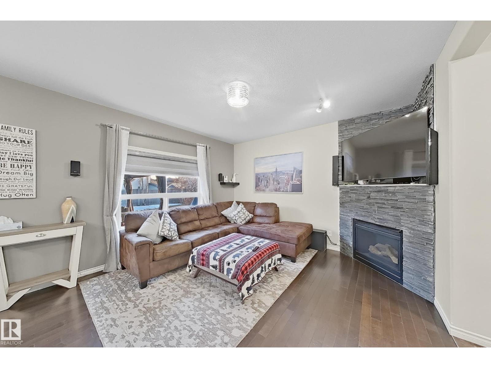 3215 22 AV NW, Edmonton