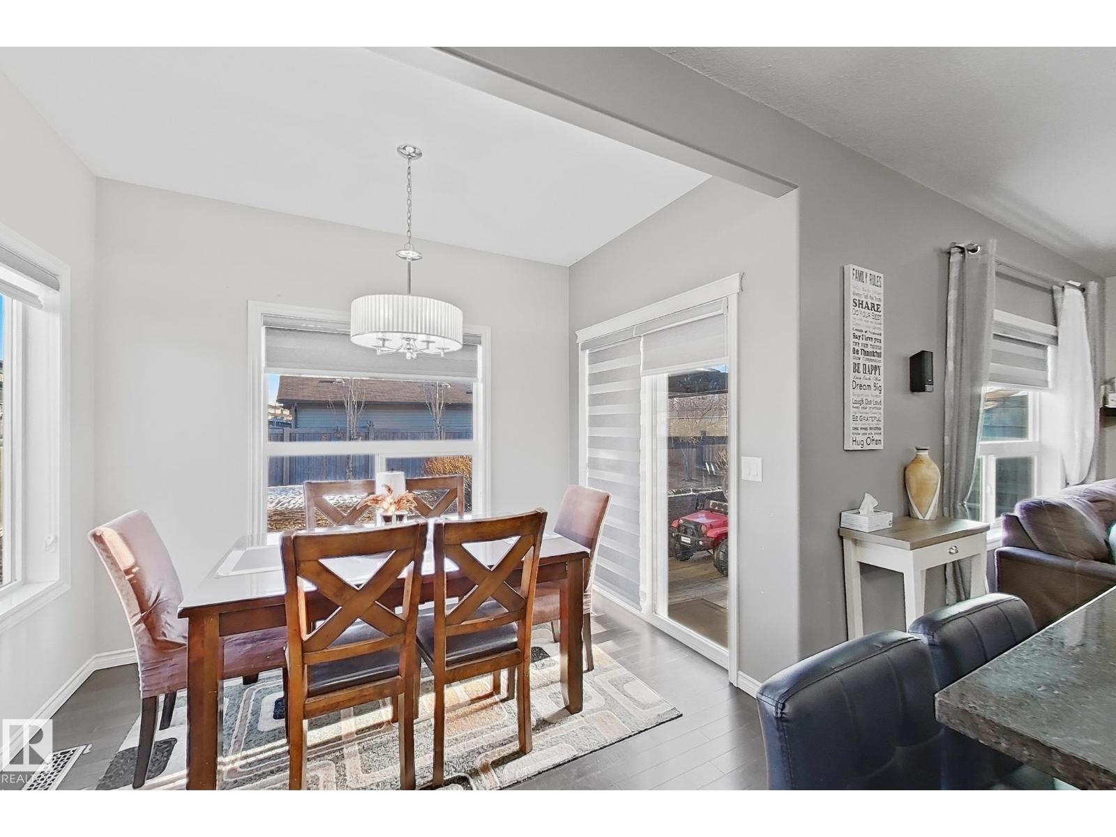 3215 22 AV NW, Edmonton