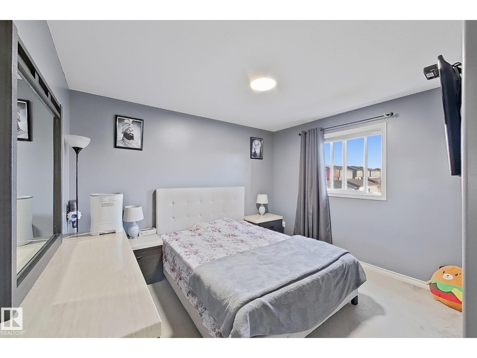 3215 22 AV NW, Edmonton