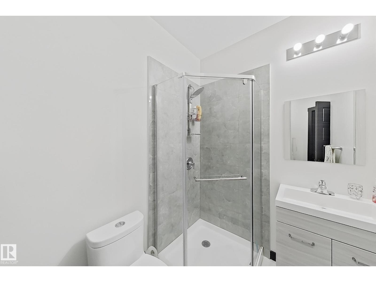 3215 22 AV NW, Edmonton