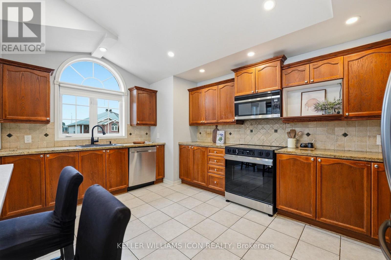 125 CASTLE GLEN CRESCENT - 11