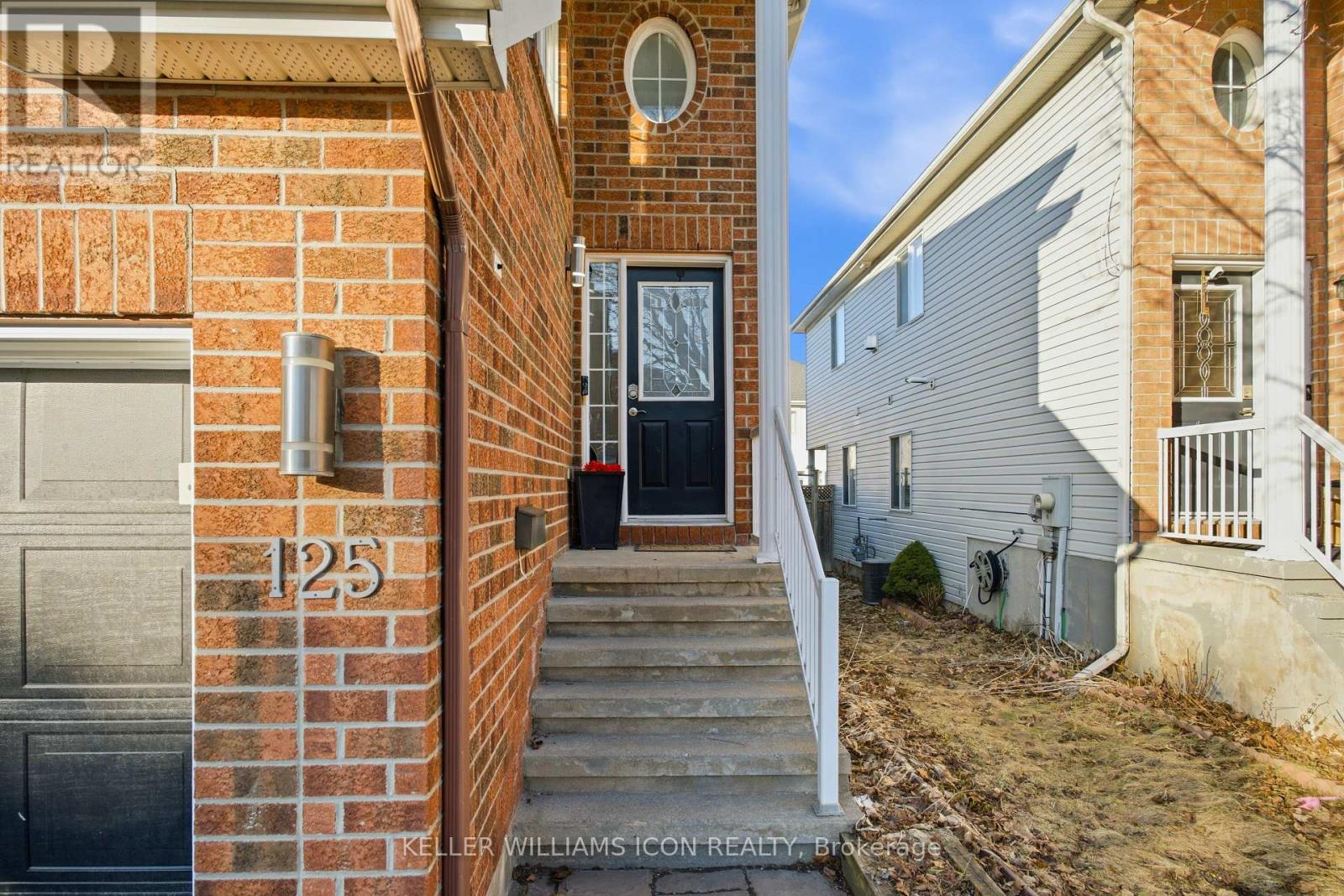 125 CASTLE GLEN CRESCENT - 2