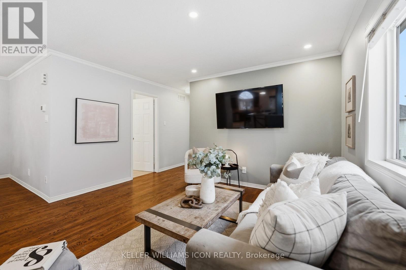 125 CASTLE GLEN CRESCENT - 22