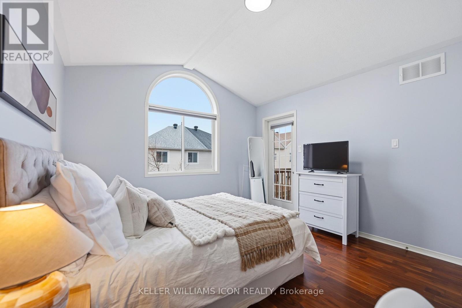 125 CASTLE GLEN CRESCENT - 24